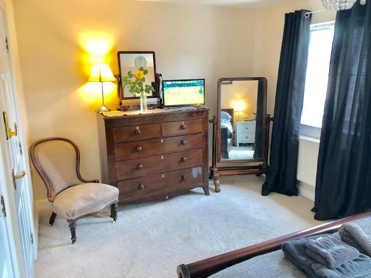 Lynbrook Guest House London Homestay